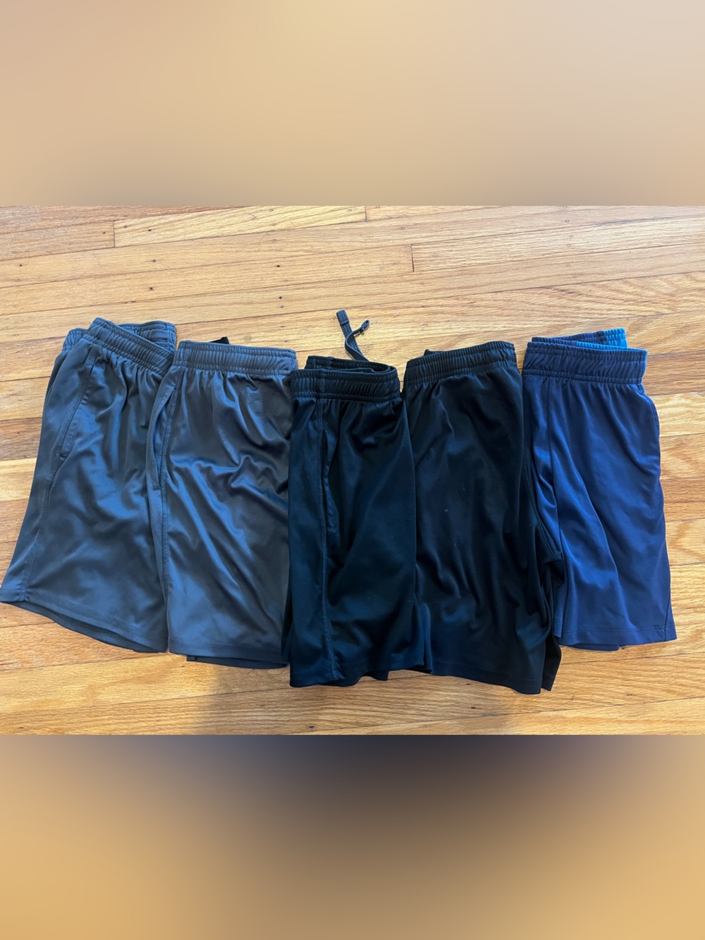 Set of 5 boys Athletic Shorts Bundle — 2 Black, Navy, 2 Gray size small 6/7